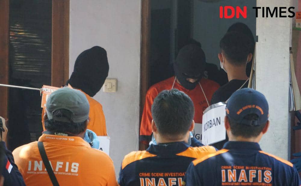 Rekonstruksi mutilasi di Krapyak, Triharjo, Sleman, Selasa (8/8/2023). (IDN Times/Herlambang Jati Kusumo)
