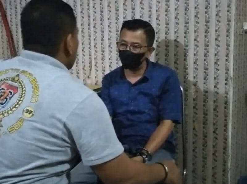 Penampakan tersangka Yovansyah usai diamankan petugas Polsek Tanjungkarang Barat. (IDN Times/Istimewa).