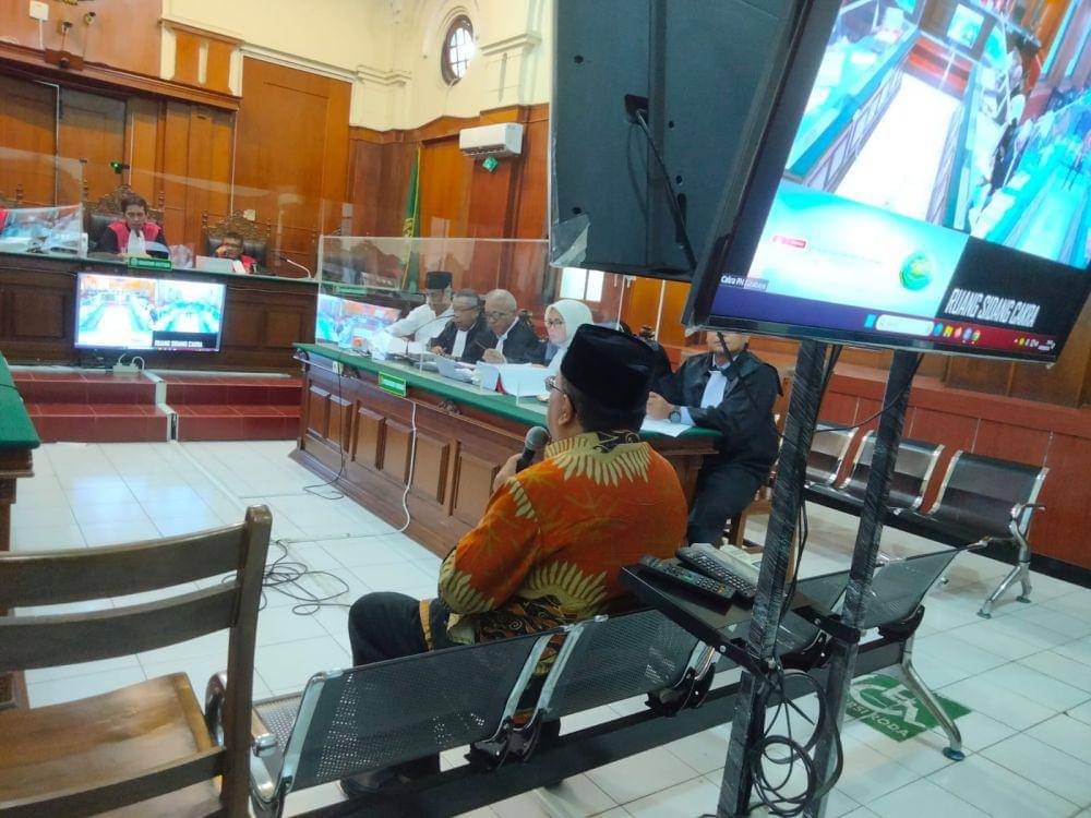 Wali Kota Blitar, Santoso saat menjadi saksi terdakwa Samanhudi Anwar di PN Surabaya, Selasa (8/8/2023). (Dok. Istimewa).