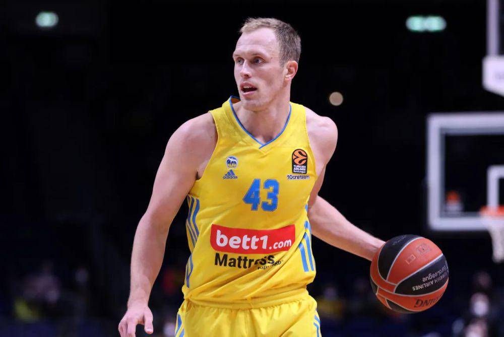 Luke Sikma saat berseragam Alba Berlin. (euroleaguebasketball.net)