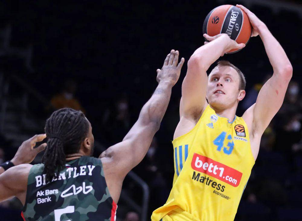 Luke Sikma saat berseragam Alba Berlin. (euroleaguebasketball.net)