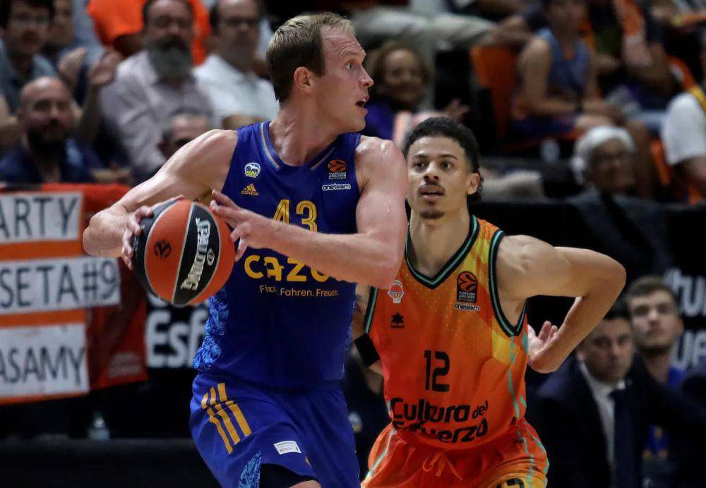 Luke Sikma saat berseragam Alba Berlin. (euroleaguebasketball.net)