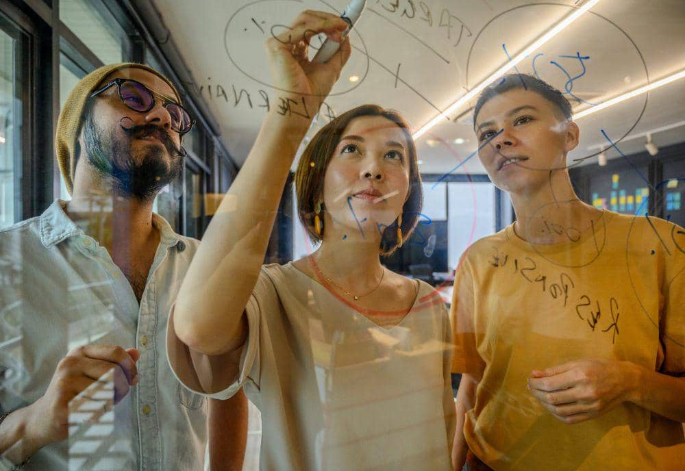Ilustrasi membuat rencana kerja. (pexels.com/Ketut Subiyanto)