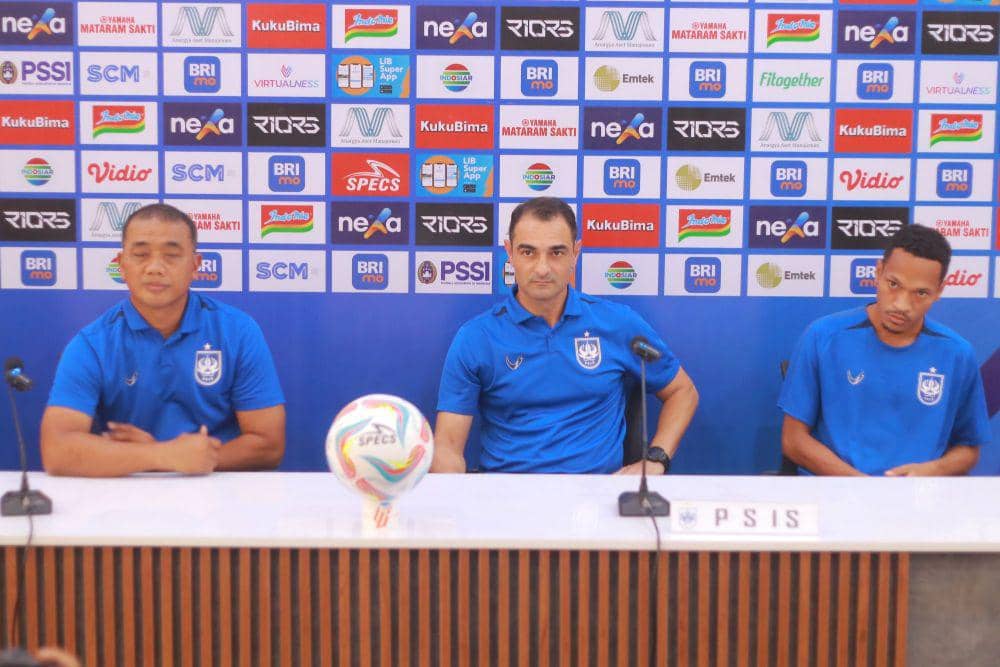 PSIS Semarang melakukan konferensi pers sebelum laga lawan Arema FC di Stadion Jatidiri Semarang, Selasa (8/8/2023). (dok. PSIS)