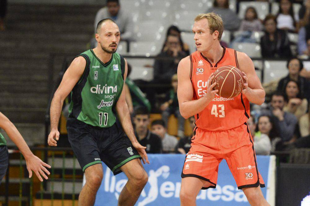 Luke Sikma saat berseragam Valencia Basket. (valenciabasket.com)