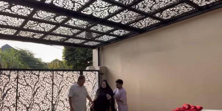 Fadil beri kado mama (Youtube.com/fadiljaidi)