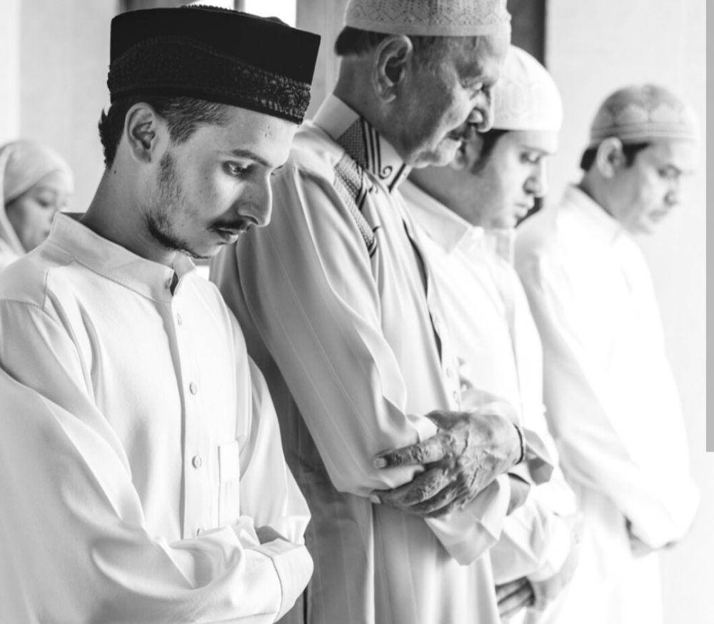 ilustrasi sedang shalat (freepik.com/rawpixel-com)