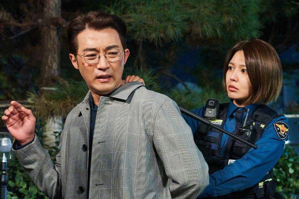 Park Jin Hong (Ahn Jae Wook) dan Kim Jin Hee (Choi Soo Young) dalam drama Not Others (instagram.com/channel.ena.d)