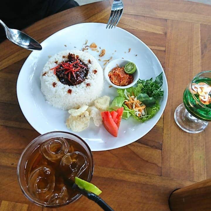 nasi jemblung (instagram.com/wangiresto)
