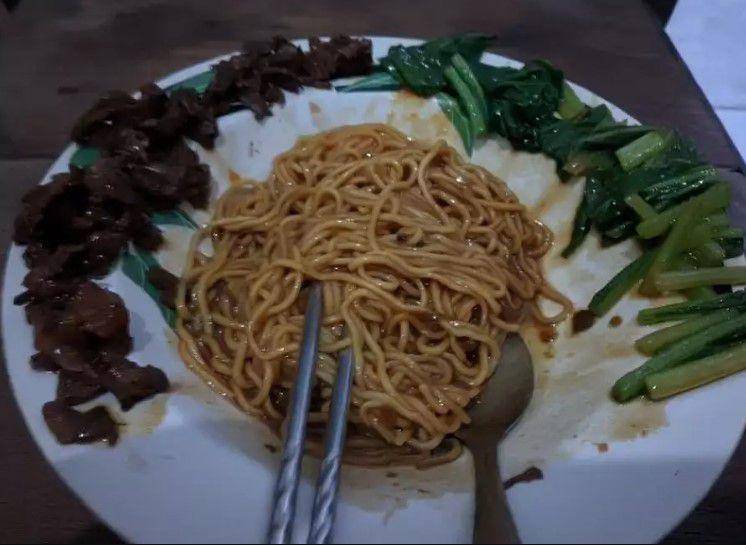 makanan minta dipisah (instagram.com/humorsantuy)