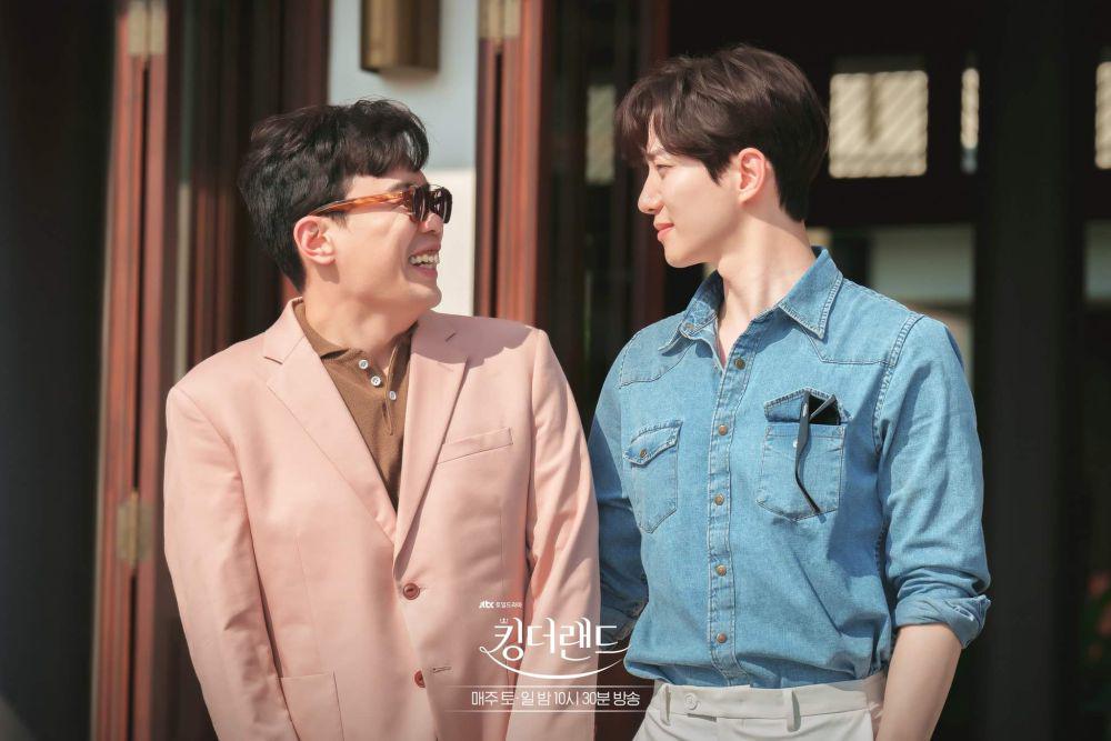 8 Potret Persahabatan Gu Won dan Noh Sang Sik di King the Land