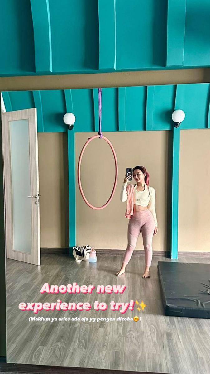 potret Nanda Arsyinta latihan pole dance (instagram.com/nandaarsynt)