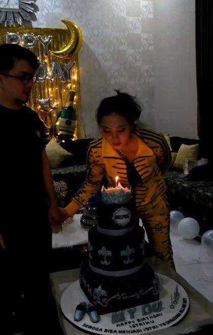 ulang tahun Della Puspita (Instagram.com/dellapuspita00)