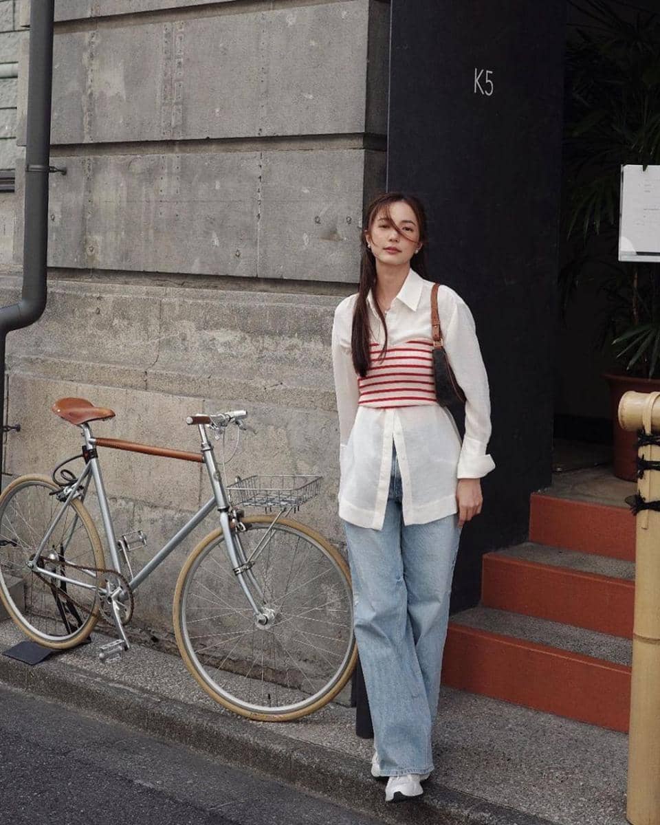 atasan stripes ala Bua Nalinthip (instagram.com/buanalinthip)