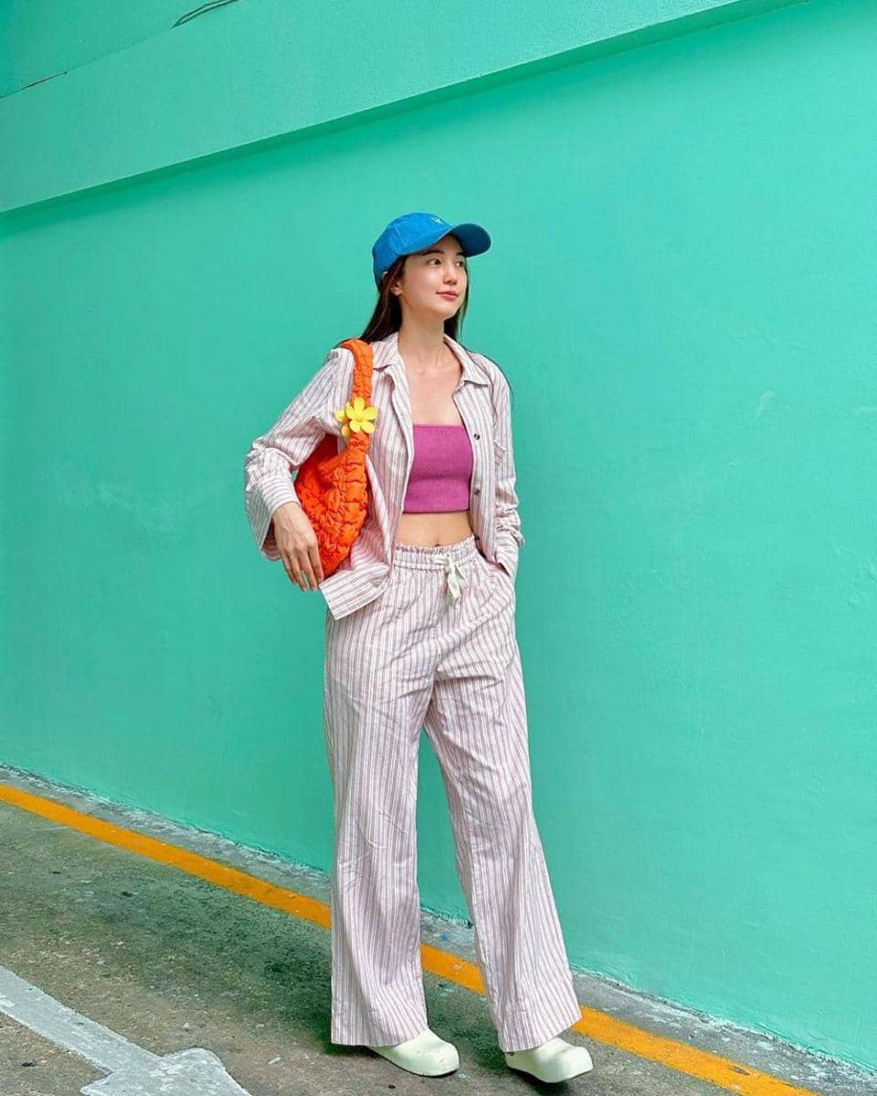 atasan stripes ala Bua Nalinthip (instagram.com/buanalinthip)