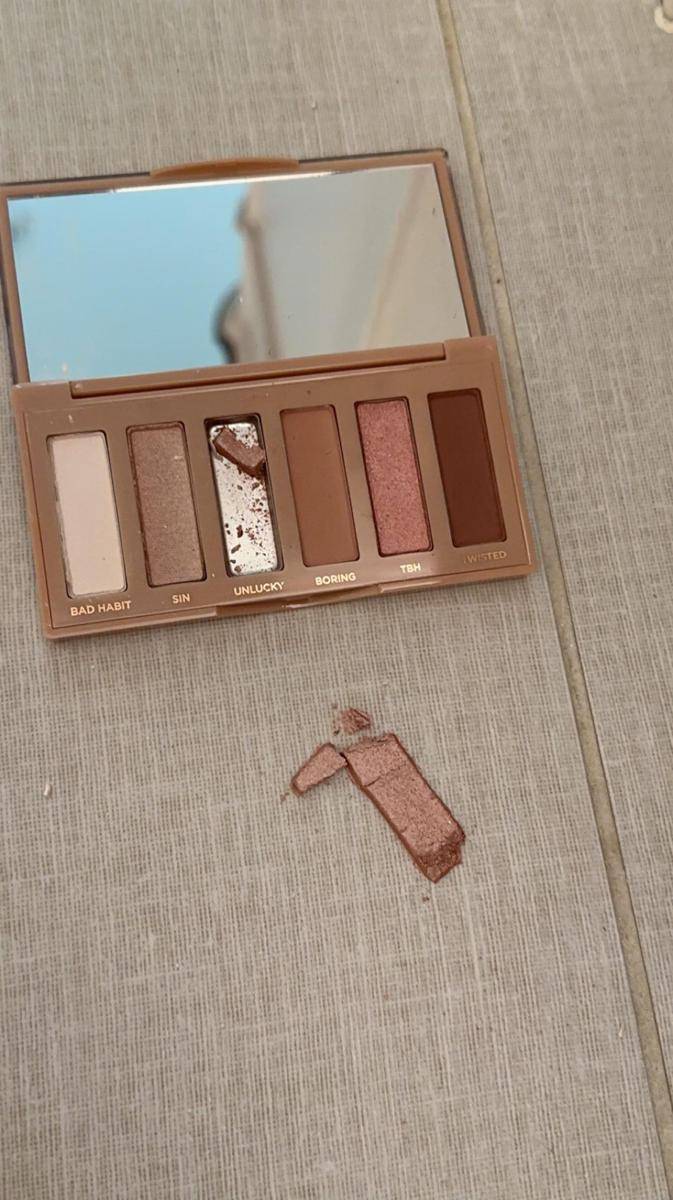 potret momen apes saat lagi makeup (reddit.com/user/provokedspoon12)
