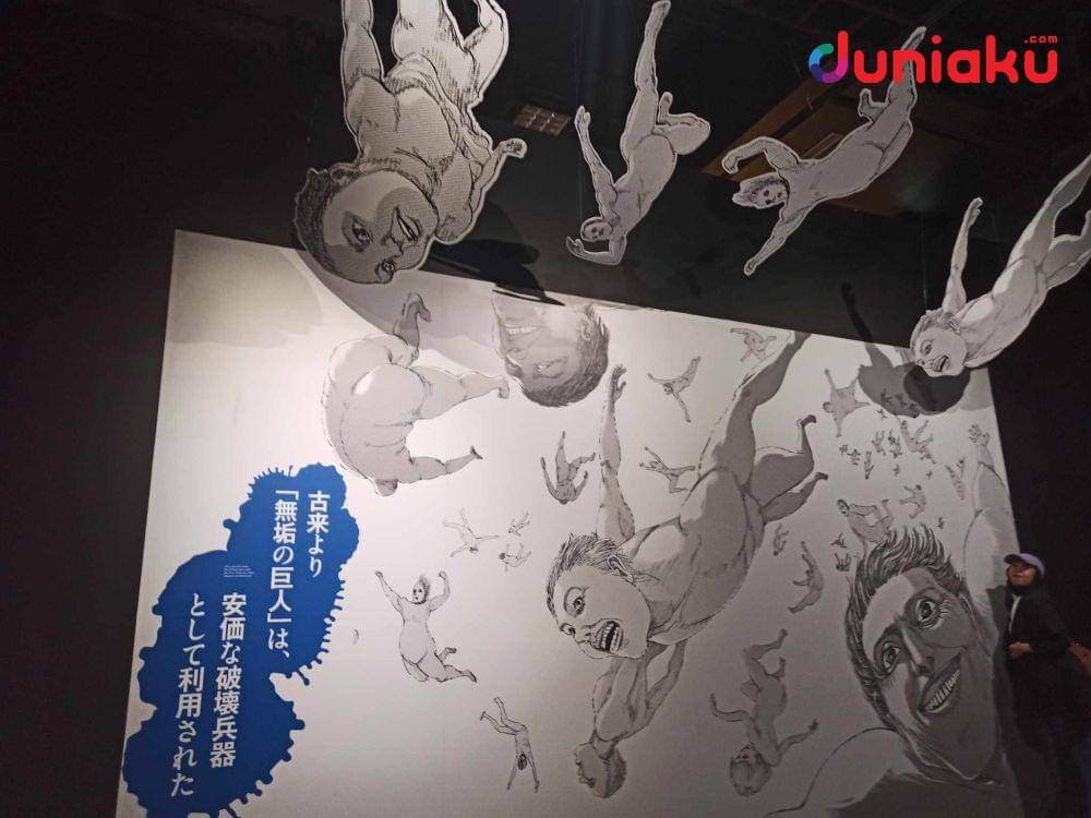 Foto Titan jatuh eksibisi Attack on Titan: The Final Exhibition, diambil oleh Fahrul Nurullah. (Dok. Duniaku.com/Fahrul Razi Uni Nurullah)