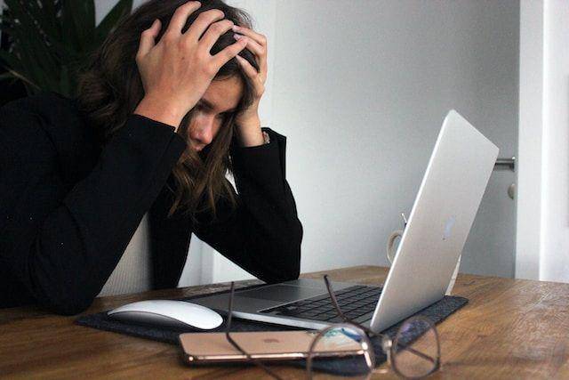 ilustrasi stress (unsplash.com/Elisa Ventur)