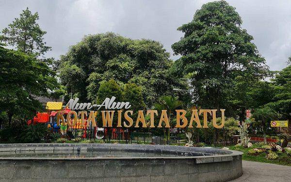 ilustrasi Alun-alun Kota Wisata Batu (instagram.com/annariyanto)