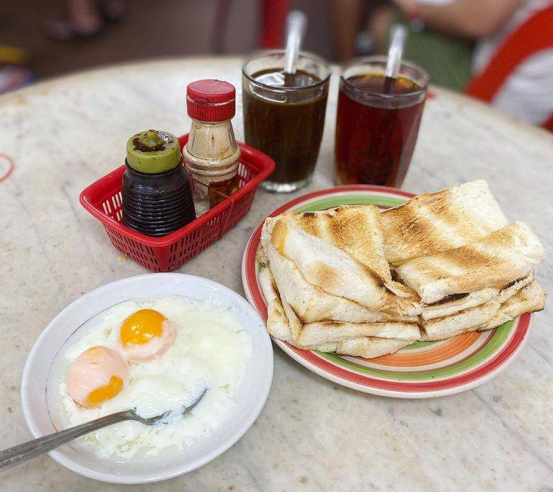 gambar kaya toast dari Heap Seng Long (instagram.com/munchyfoodstep)