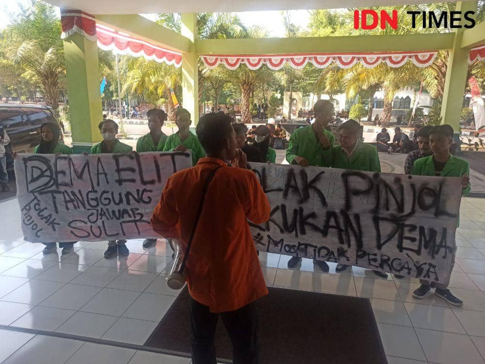 Wakil Rektor Baru Tahu Dema UIN RM Said Deal Sponsor Pinjol Rp160 Juta