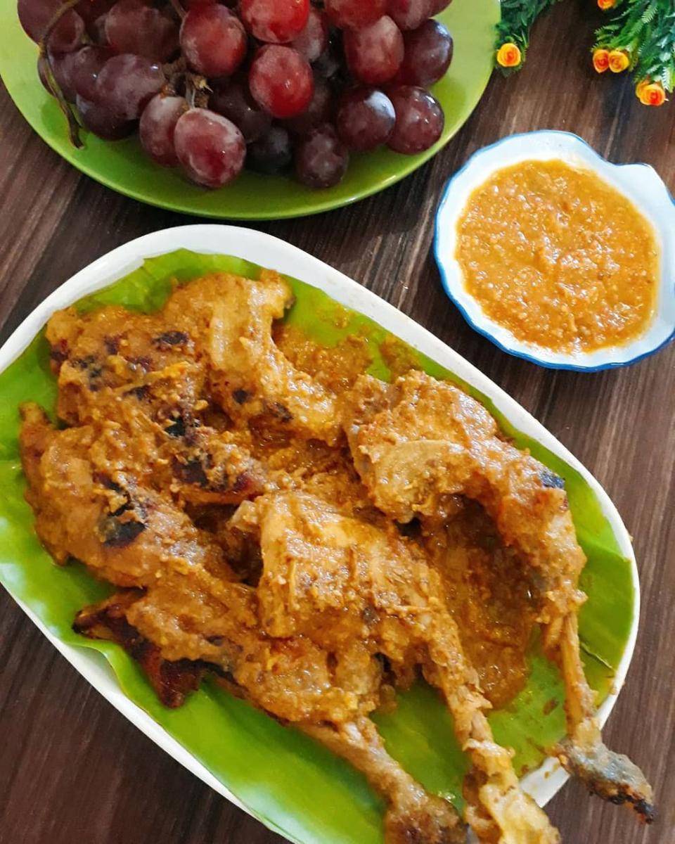 ayam bakar bumbu rujak (instagram.com/iisdawuisan)