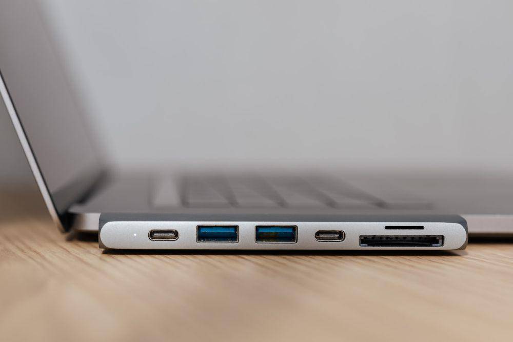 port USB (pexels.com/Karolina Grabowska)