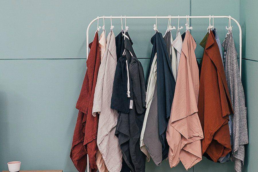 inspirasi walk in closet minimalis (pexels.com/Rachel Claire)