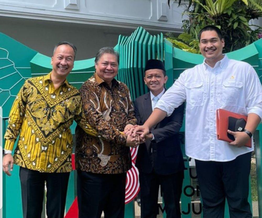 Empat Menteri Golkar Kompak Jabat Tangan di Istana: Ini Konsolidasi