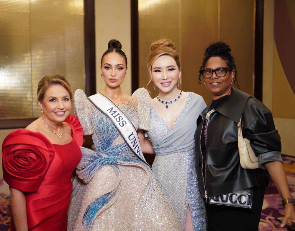 Potret Para Petinggi Miss Universe Organization dengan Pemenang Miss Universe 2022 R'Bonney Gabriel (Instagram.com/annejkn.official)