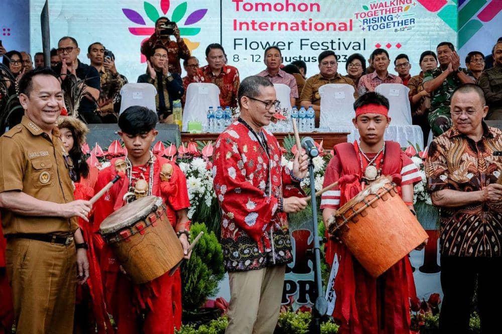Menparekraf RI, Sandiaga Uno, saat membuka Tomohon International Flower Festival (TIFF) 2023, Selasa (8/8/2023). Dok. Humas Kemenparekraf