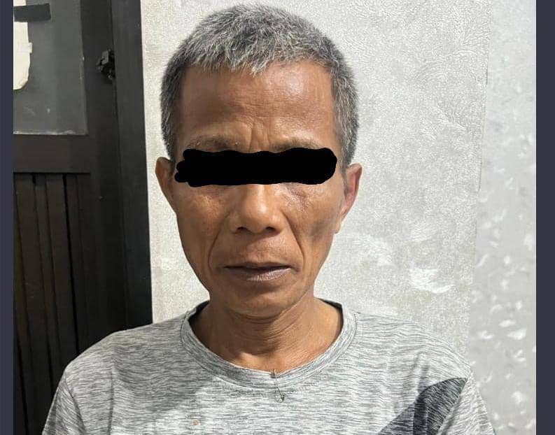 Petugas Polres Gowa menangkap SF (55), pelaku pemerkosaan terhadap anak kandungnya sendiri. (Dok. Polres Gowa)