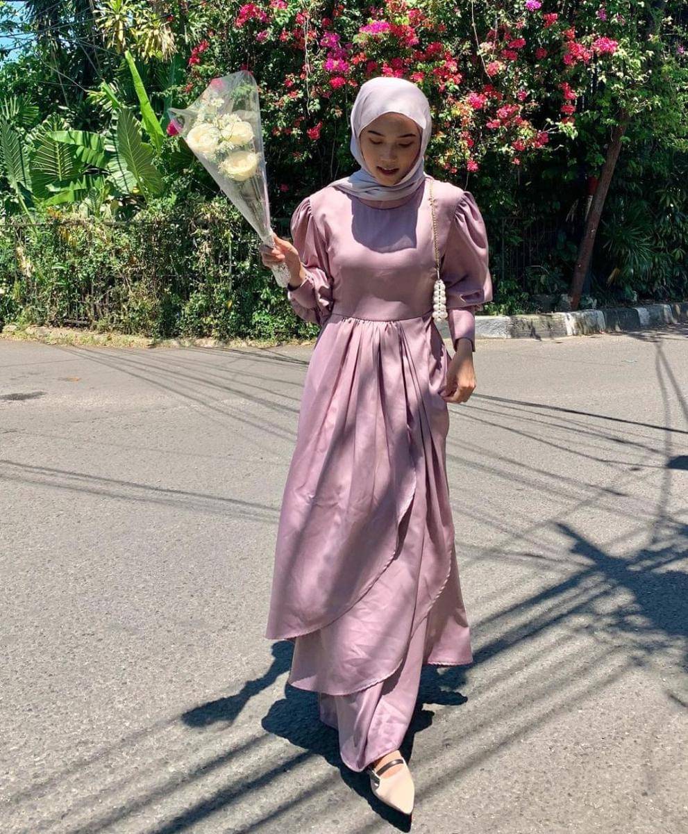 inspirasi dress kondangan nuansa ungu (instagram.com/diannn.d)