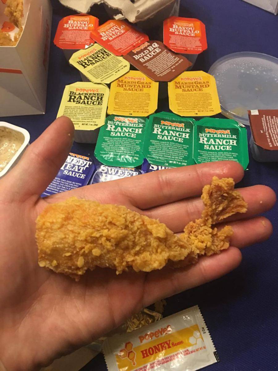 potret bentuk ayam goreng menyerupai sesuatu (reddit.com/user/D3arBlack)