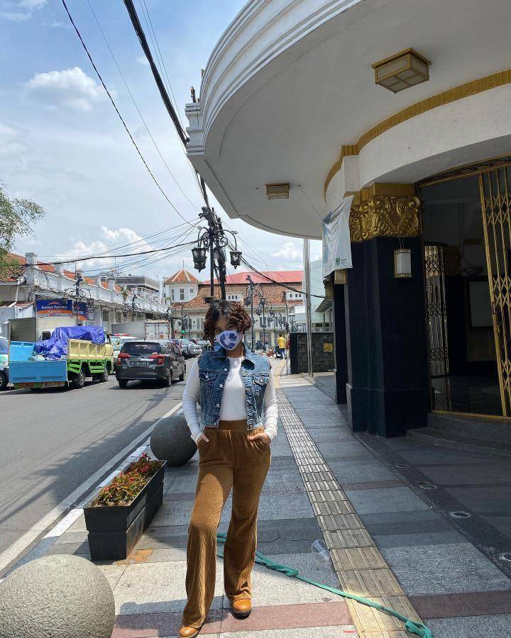 Outfit edgy ala Ashira Zamita (instagram.com/ashirazamita)