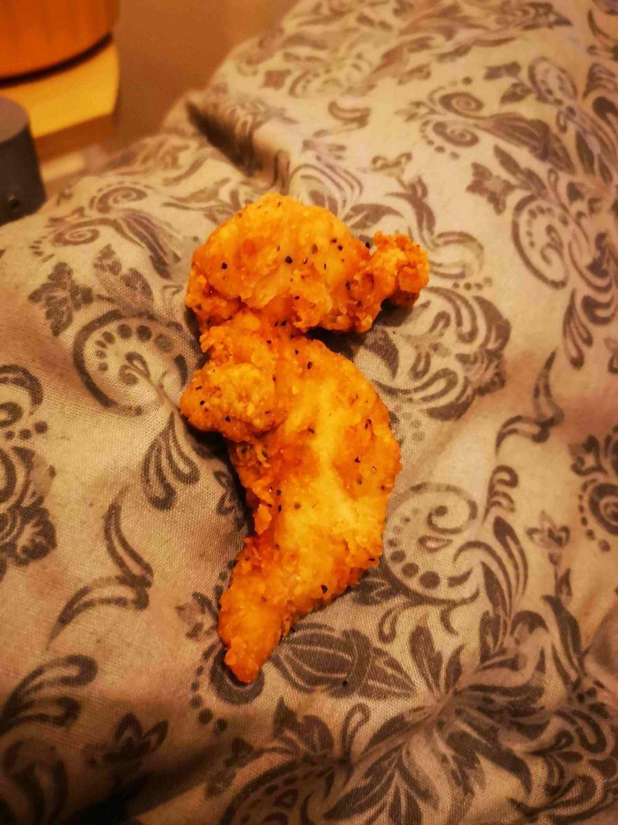 potret bentuk ayam goreng menyerupai sesuatu (reddit.com/user/Diggzzyy)