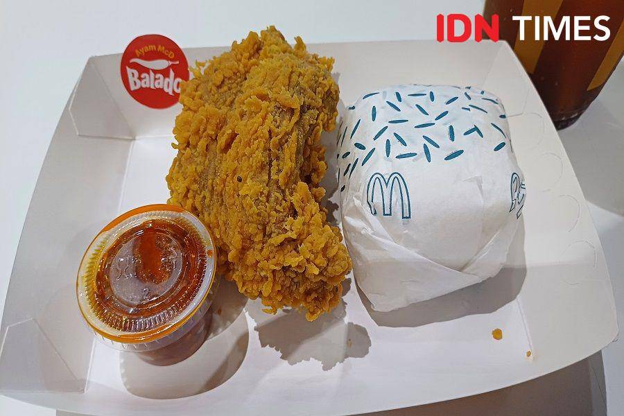 Ilustrasi menu ayam balado McD (IDN Times/Dhiya Awlia Azzahra)
