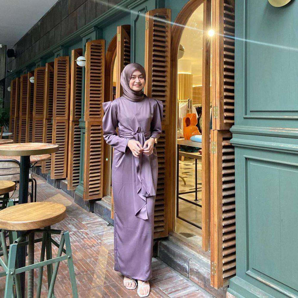 inspirasi dress kondangan nuansa ungu (instagram.com/listyseptia)
