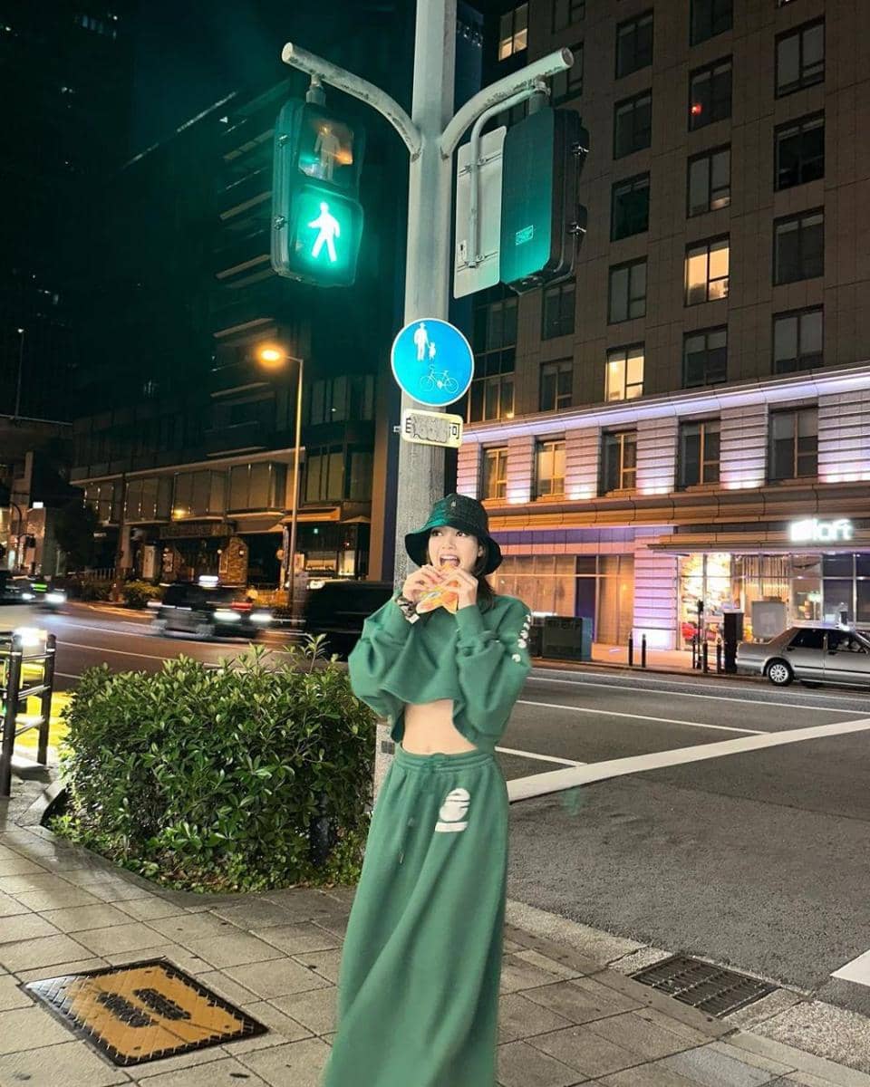 ide mix and match rok ala Lisa BLACKPINK (instagram.com/lalalalisa_m)