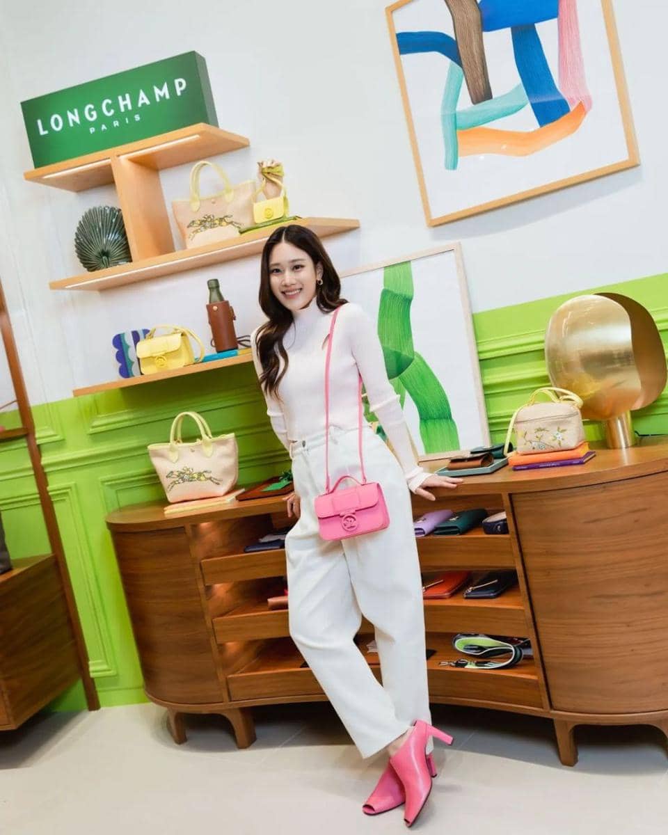 outfit dengan celana panjang ala Kemisara Paladesh (instagram.com/kemisarap)