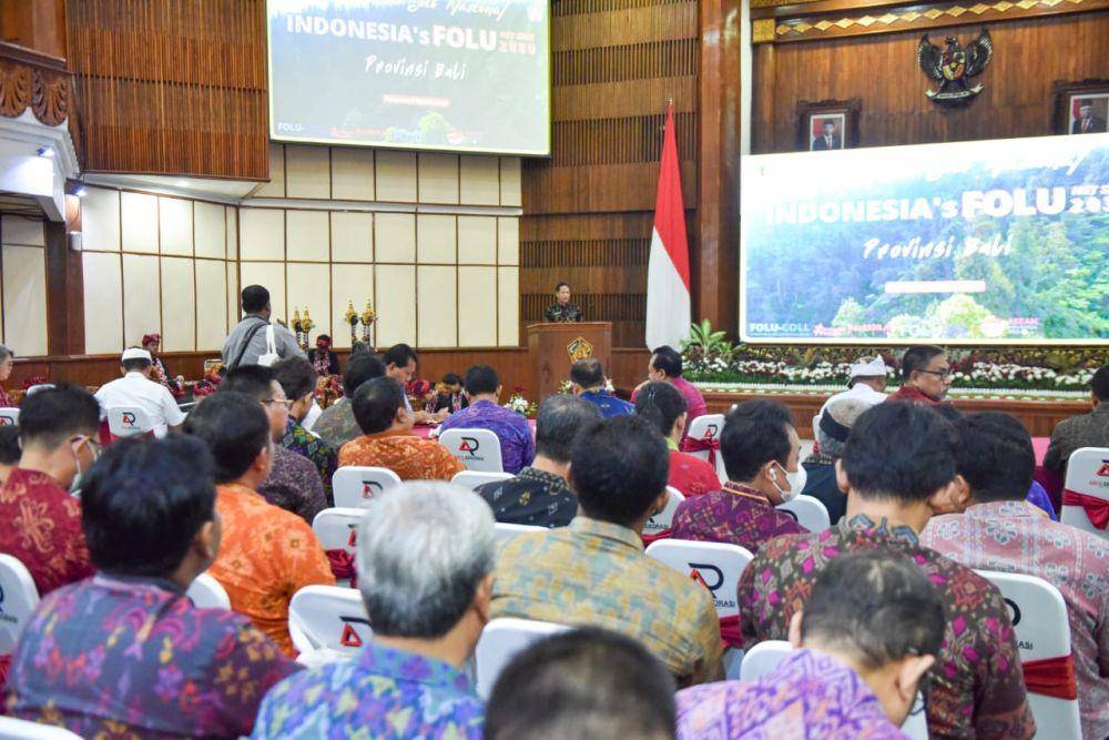 Kementerian Lingkungan Hidup dan Kehutanan (KLHK) menyelenggarakan Sosialisasi tingkat Sub Nasional Indonesia's FOLU Net Sink 2030 untuk wilayah Bali dan Nusa Tenggara di Kantor Gubernur Bali, Selasa (8/8). (Dok. KLHK)