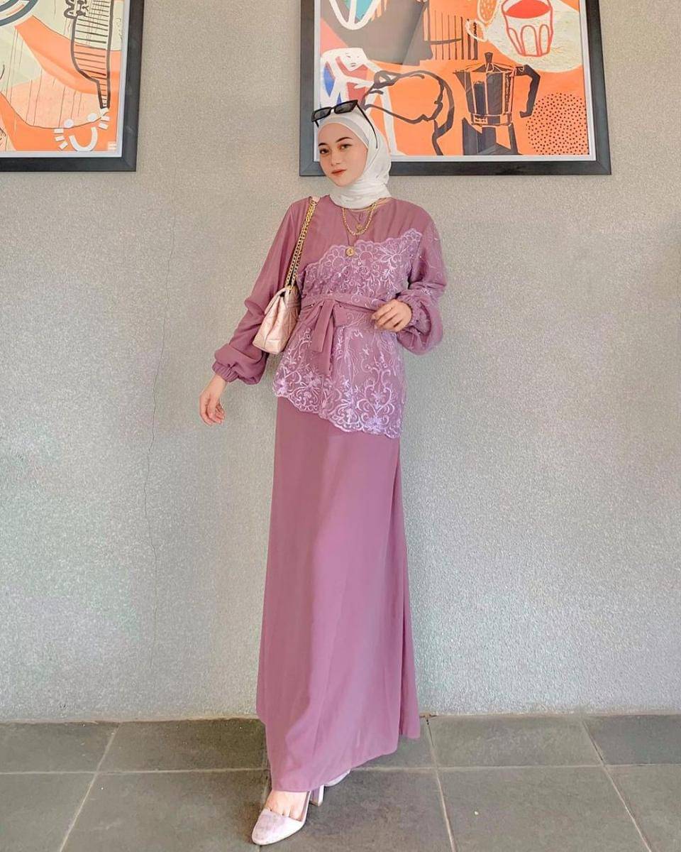 inspirasi dress kondangan nuansa ungu (instagram.com/hanifadl_)