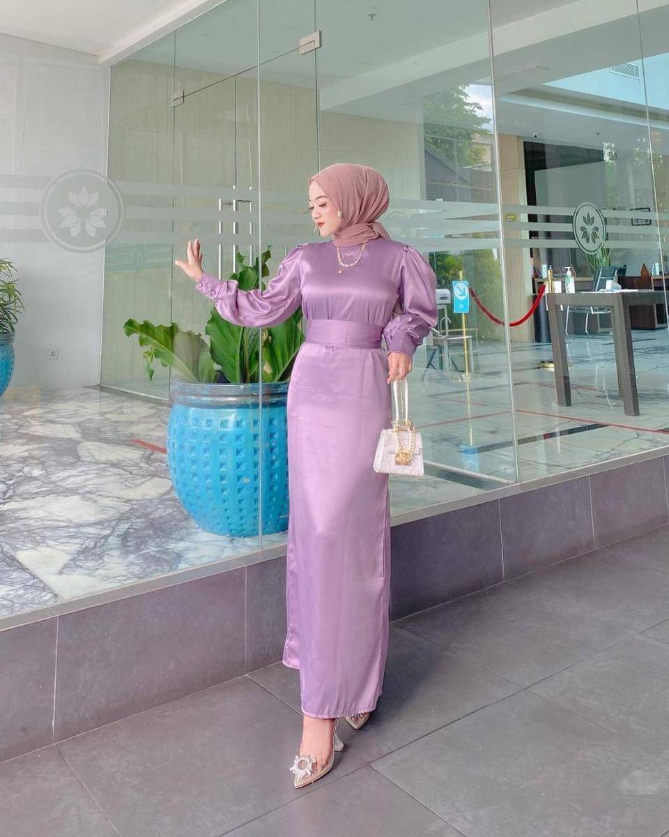 inspirasi dress kondangan nuansa ungu (instagram.com/hanifadl_)
