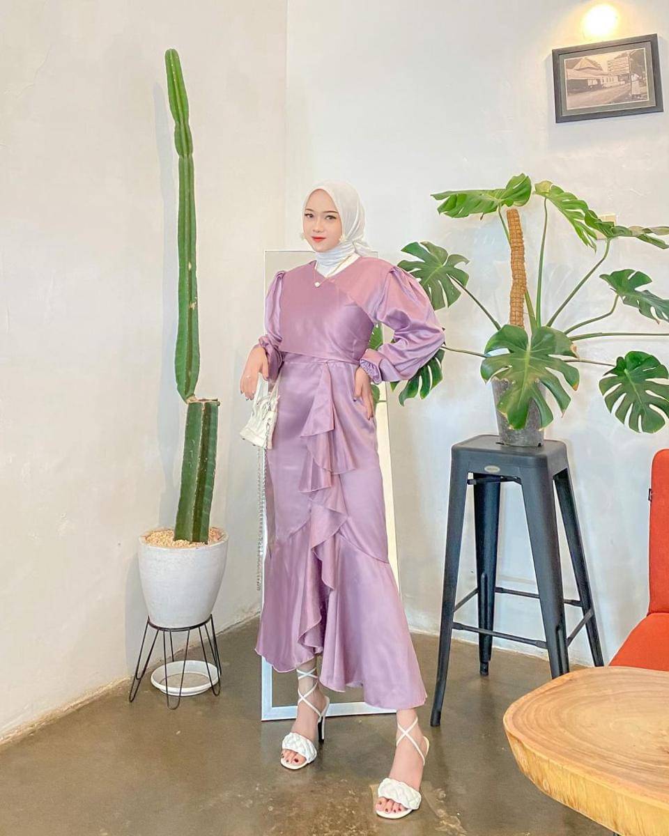 inspirasi dress kondangan nuansa ungu (instagram.com/hanifadl_)