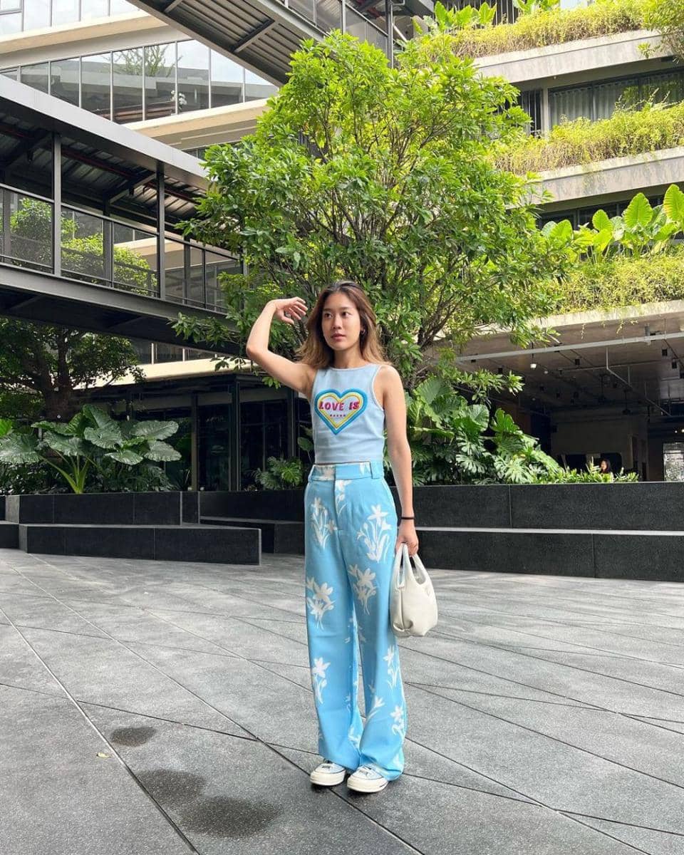 outfit dengan celana panjang ala Kemisara Paladesh (instagram.com/kemisarap)