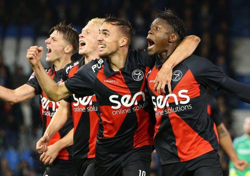 Pemain Almere City saat merayakan kemenangan. (instagram.com/almerecityfc)
