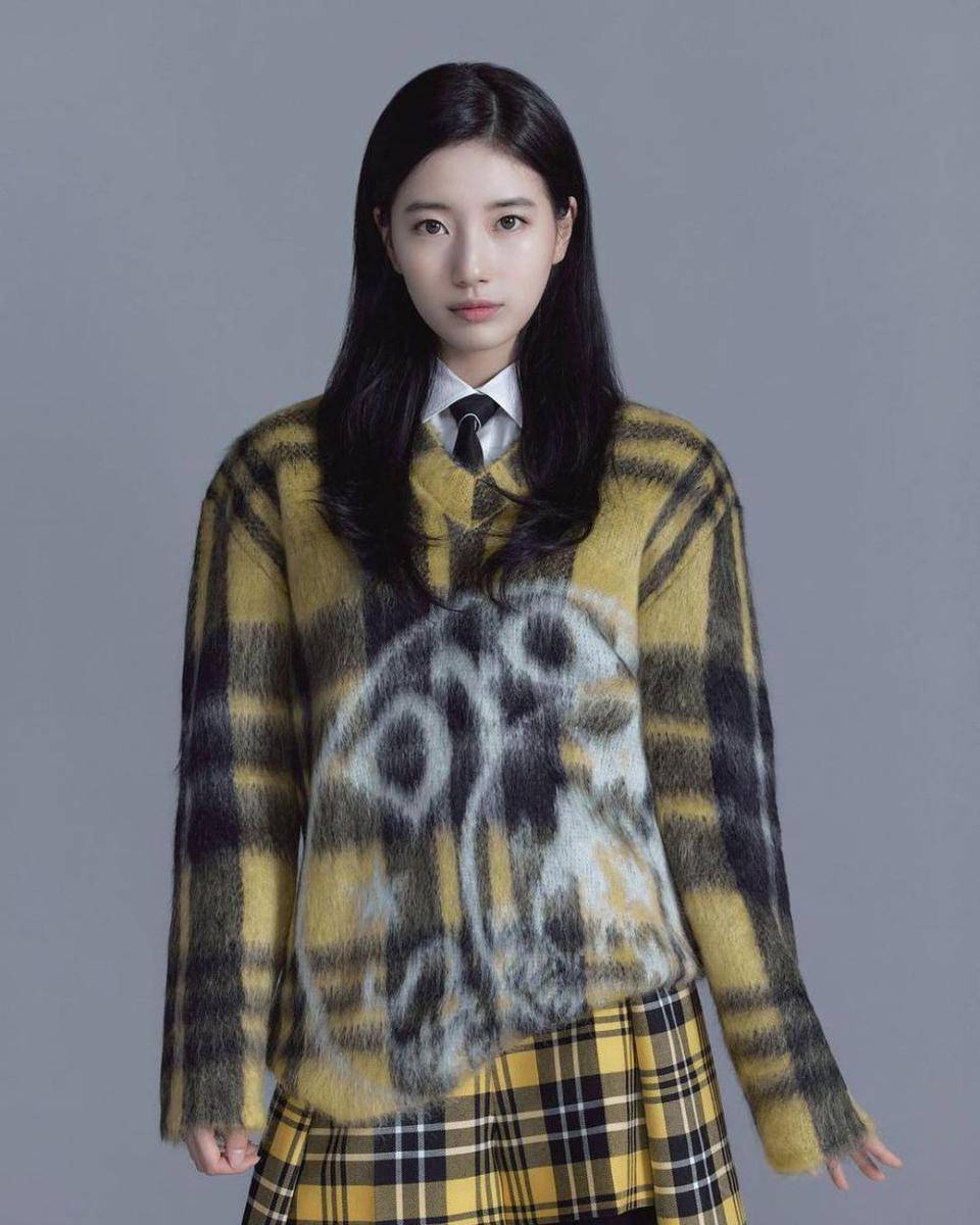 Suzy untuk Dior (instagram.com/skuukzky)