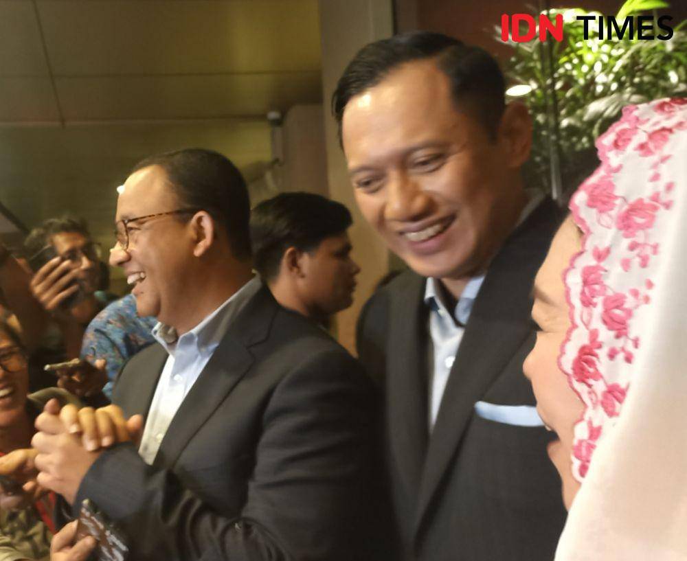 Anies Baswedan dan Ketua Umum Partai Demokrat Agus Harimurti Yudhoyono di agenda peluncuran bucu tetralogi AHY, di Jakarta Kamis (10/8/2023) malam (IDN Times/Lia Hutasoit)