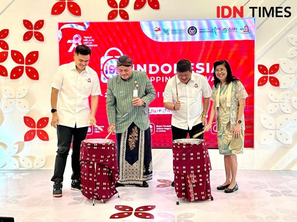 Asosiasi Pengelola Pusat Belanja Indonesia (APPBI) menggelar Indonesia Shopping Festival dengan memberikan promo diskon hingga 78 persen kepada konsumen di 19 mal di Jawa Tengah mulai 10–20 Agustus 2023. (IDN Times/Anggun Puspitoningrum)