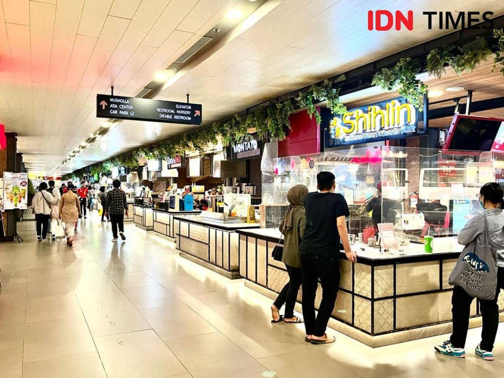 Asosiasi Pengelola Pusat Belanja Indonesia (APPBI) menggelar Indonesia Shopping Festival dengan memberikan promo diskon hingga 78 persen kepada konsumen di 19 mal di Jawa Tengah mulai 10–20 Agustus 2023. (IDN Times/Anggun Puspitoningrum)